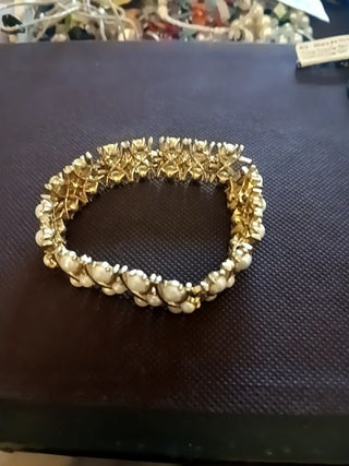 TrifariPearlBrace