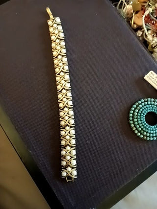 TrifariPearlBrace