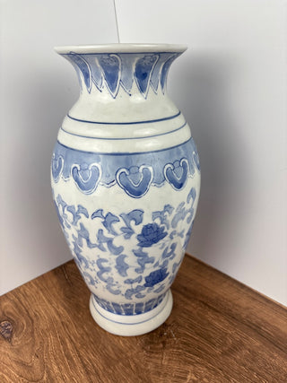 Blue/white vase (not old)