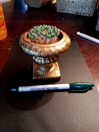 Mini Gld Urn w 60 Matches