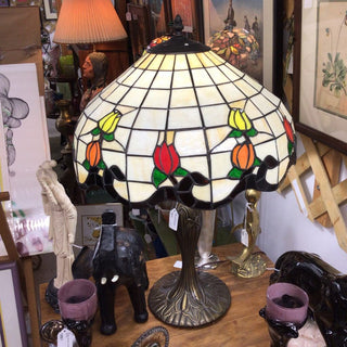 Stained glass lamp white with flowers
