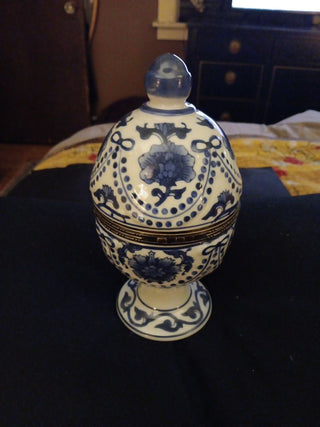 LG Blue/White Trinket Box marked Bombay