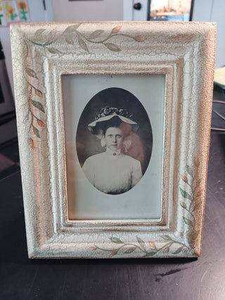 Sweet Floral Frame 6 x7 1/2"