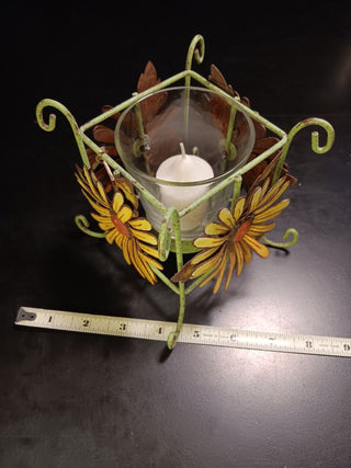Weathered Daisy Candle