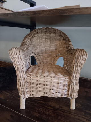 American Girl ? Wicker Chair