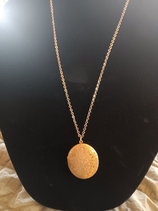 LgOval Gldtone Locket