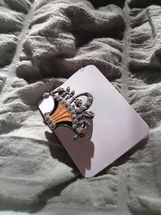 Frence Enam/ Crys Basket Pin