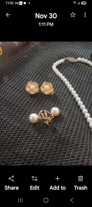 Sweet Pearl Clips  (Each