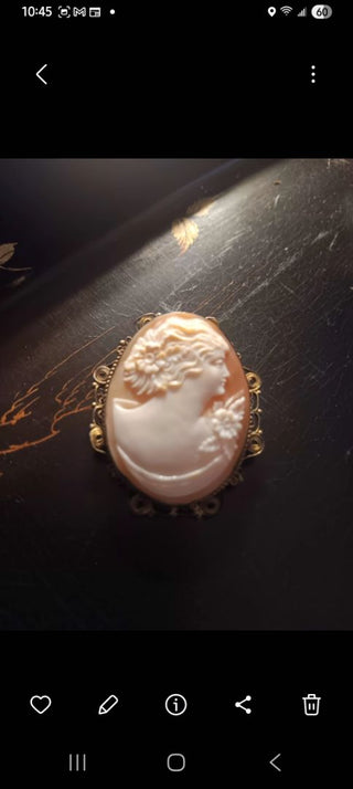 VintCarved Cameo Pin/Pendant