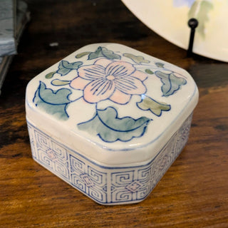 Vintage chinoiserie trinket box with lid