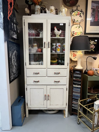 Vintage deco cabinet with plastic/bakelite? handles