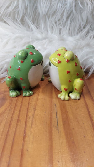 Kissing Love Toad Frog Salt and Pepper Shaker set (T&M)