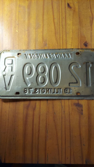 1976 Cream and Blue Illinois RV License Plate