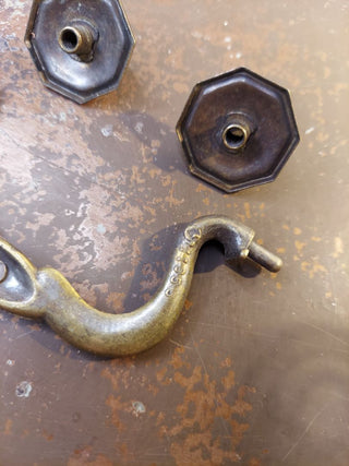 Chippendale-style antique brass tone metal swan neck bail pull drawer handle, with original decorative rosettes