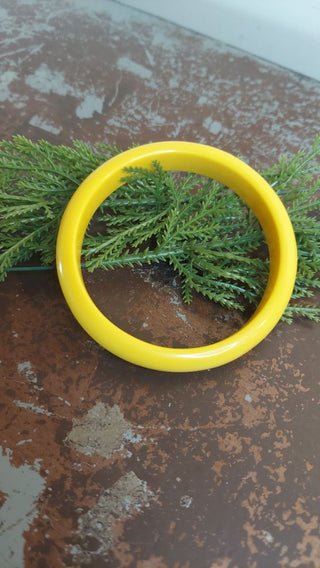 Vintage Mustard Yellow Lucite Bangle Bracelet