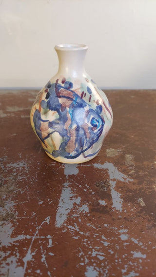 Beautiful two fish ocean themed bud base art -  North Carolina sand pottery Signed "Hart © 91' USA NC"