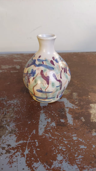 Beautiful two fish ocean themed bud base art -  North Carolina sand pottery Signed "Hart © 91' USA NC"