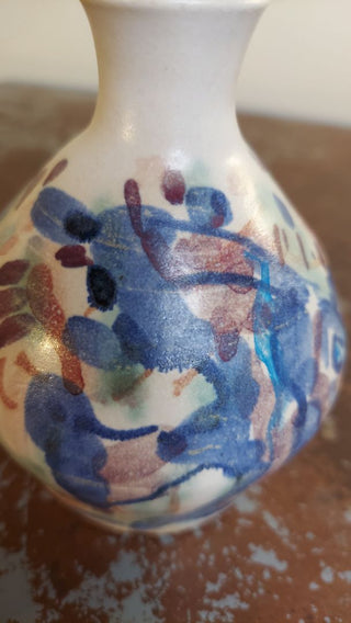 Beautiful two fish ocean themed bud base art -  North Carolina sand pottery Signed "Hart © 91' USA NC"