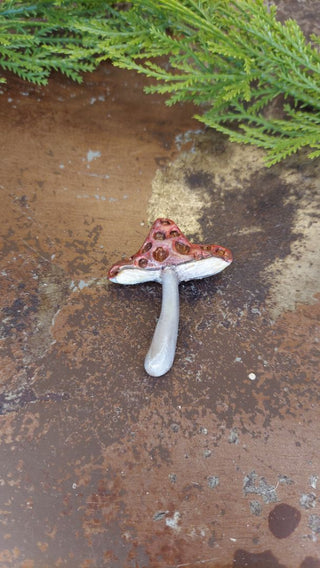 LG Reds - Hand painted - Mushroom Pin Brooch Plaster - Artist Original AS-IS