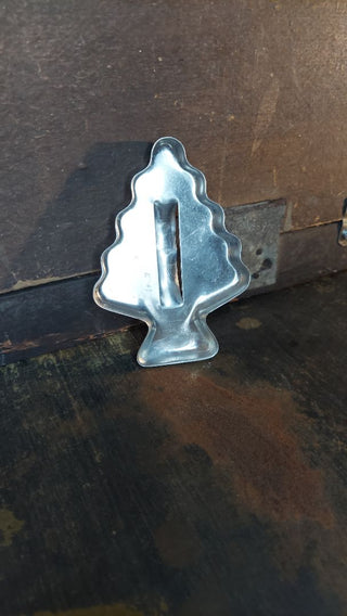 1940s Christmas Tree aluminium cookie cutter (As-Is)