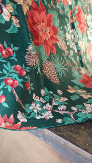 Gorgeous Midcentury Christmas Foliage oval Tablecloth