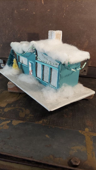 Santas Midcentury Christmas Ranch putz house - Christmas Village (As-Is)