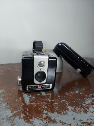 1950s Kodak Brownie Hawkeye Flash Model, designed by Arthur H. Crapsey. Bakelite body (As-Is) untested