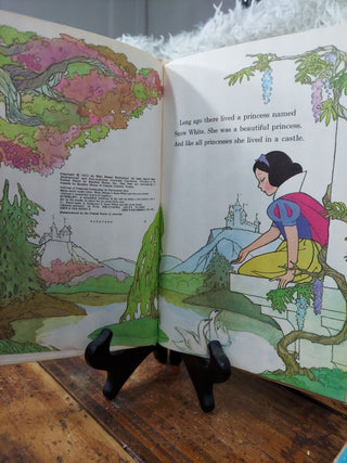 1973 Walt Disney's Snow White and the seven dwarfs - Disney's wonderful world of reading As-Is