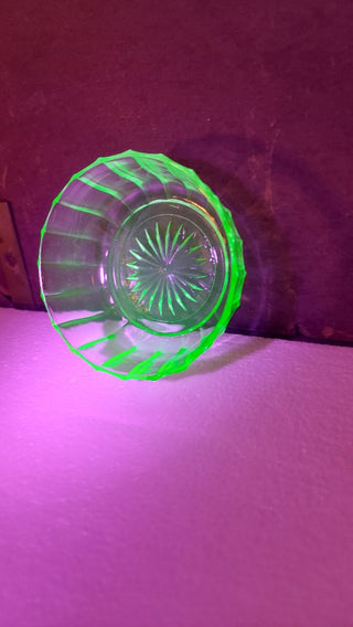 Uranium Vaseline Glass - Green Starburst Design dessert fruit bowl (As-Is)