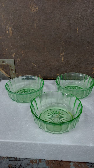 Uranium Vaseline Glass - Green Starburst Design dessert fruit bowl (WELL WORN Chippy edge)(As-Is)