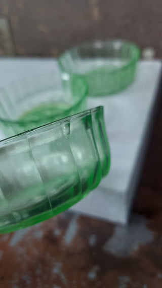 Uranium Vaseline Glass - Green Starburst Design dessert fruit bowl (WELL WORN Chippy edge)(As-Is)