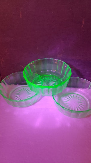 Uranium Vaseline Glass - Green Starburst Design dessert fruit bowl (WELL WORN Chippy edge)(As-Is)