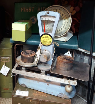 Art Deco “Exact Weight Scale” manufactured by Central Scale & Supply Co. in Crestwood & Elk Grove Illinois.  IN STORE PICKUP ONLY.