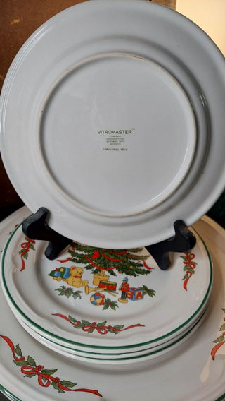 Christmas Tree Stoneware Dinner Set For 4 (12pc) by Vitromaster