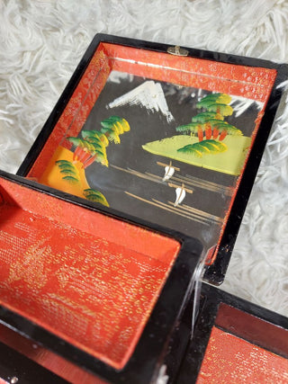 Mid-Century beautiful Mount Fuji scene hand-painted large working musical jewelry box with mirror by TOYO with high-gloss black lacquer finish (As-Is) no key.