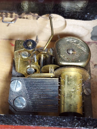 Mid-Century beautiful Mount Fuji scene hand-painted large working musical jewelry box with mirror by TOYO with high-gloss black lacquer finish (As-Is) no key.