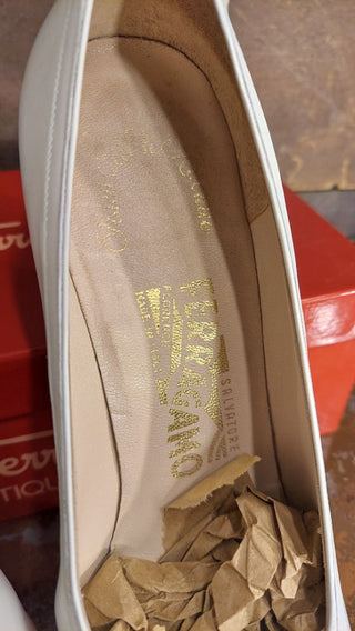 1960- early 70s Cream Pump from Saks Fifth Ave by Salvatore Ferragamo made in Italy - off white leather pumps with a low heel and gold-tone accent on the toe. (As-Is) BOX