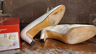 1960- early 70s Cream Pump from Saks Fifth Ave by Salvatore Ferragamo made in Italy - off white leather pumps with a low heel and gold-tone accent on the toe. (As-Is) BOX