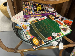 Disney Parks Holiday Cookbook (HC) New