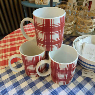 Set of 4 red plaid mugs (1of 4)