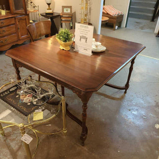 48" x 48" x 30" Beautiful Antique Table with 2 Removable Leaves