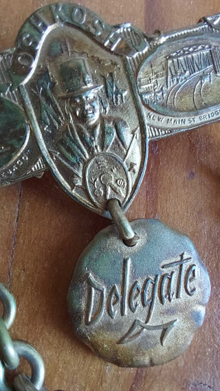 1907 F.O.E. Fraternal Order of Eagles, Oshkosh Convention, Delegate Metal Badge. Antique metal pin