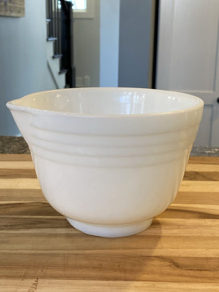 Pyrex #25 Spouted Milk Glass Mixing Bowl