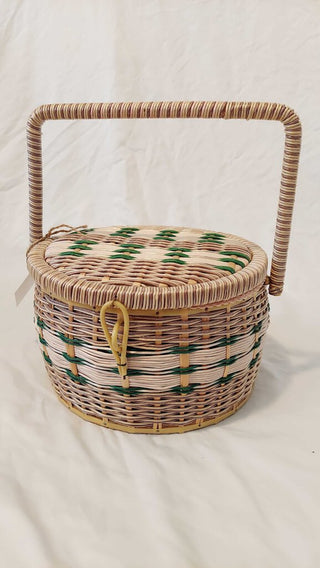 Vintage Craft sewing woven basket By the desy gift shop sewing basket mackinaw city michigan FIRM (T&M)