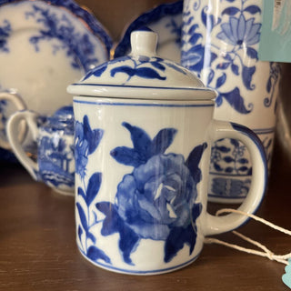 Blue & white tea cup with lid