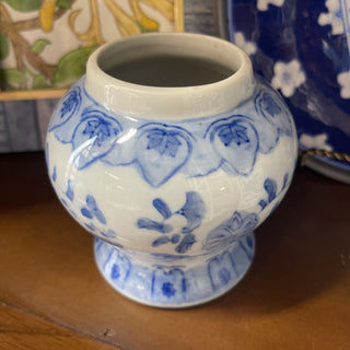 Blue & white Vase