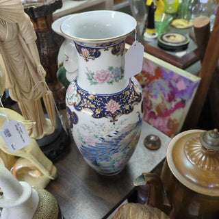 Toyo peacocks Japanese porcelain vase 11"