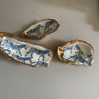 Blue & white gilded oyster shell zebra trinket dish