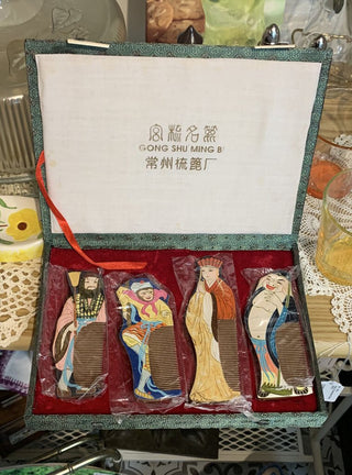 RARE Box of 4 Gong Shu Ming Bi Wood Combs-FIRM
