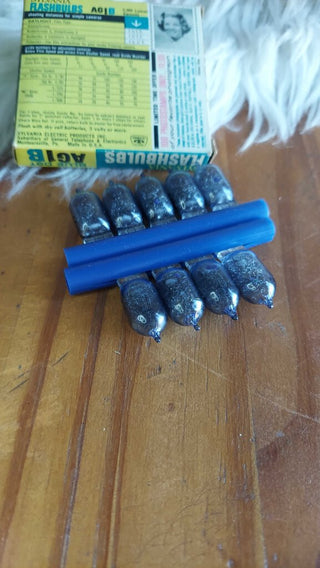 1950s SYLVANIA BLUE DOT Flashbulbs # AG1B, 9 Bulbs In box FIRM (T&M)